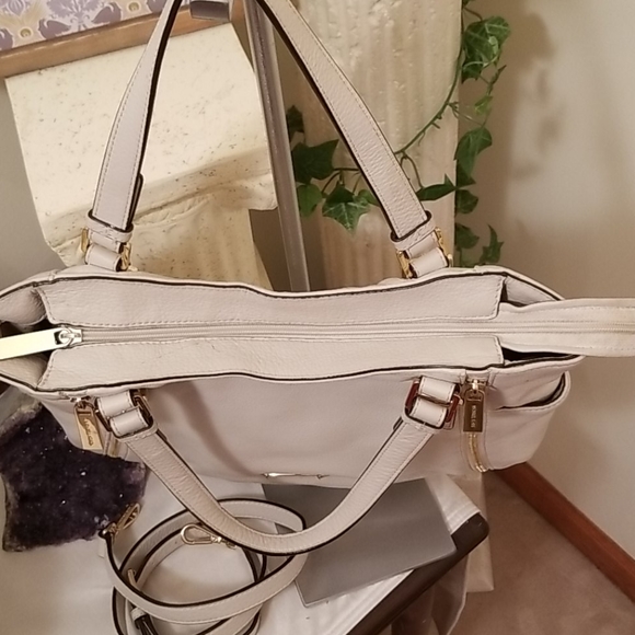 Michael Kors Handbag - Picture 6 of 16